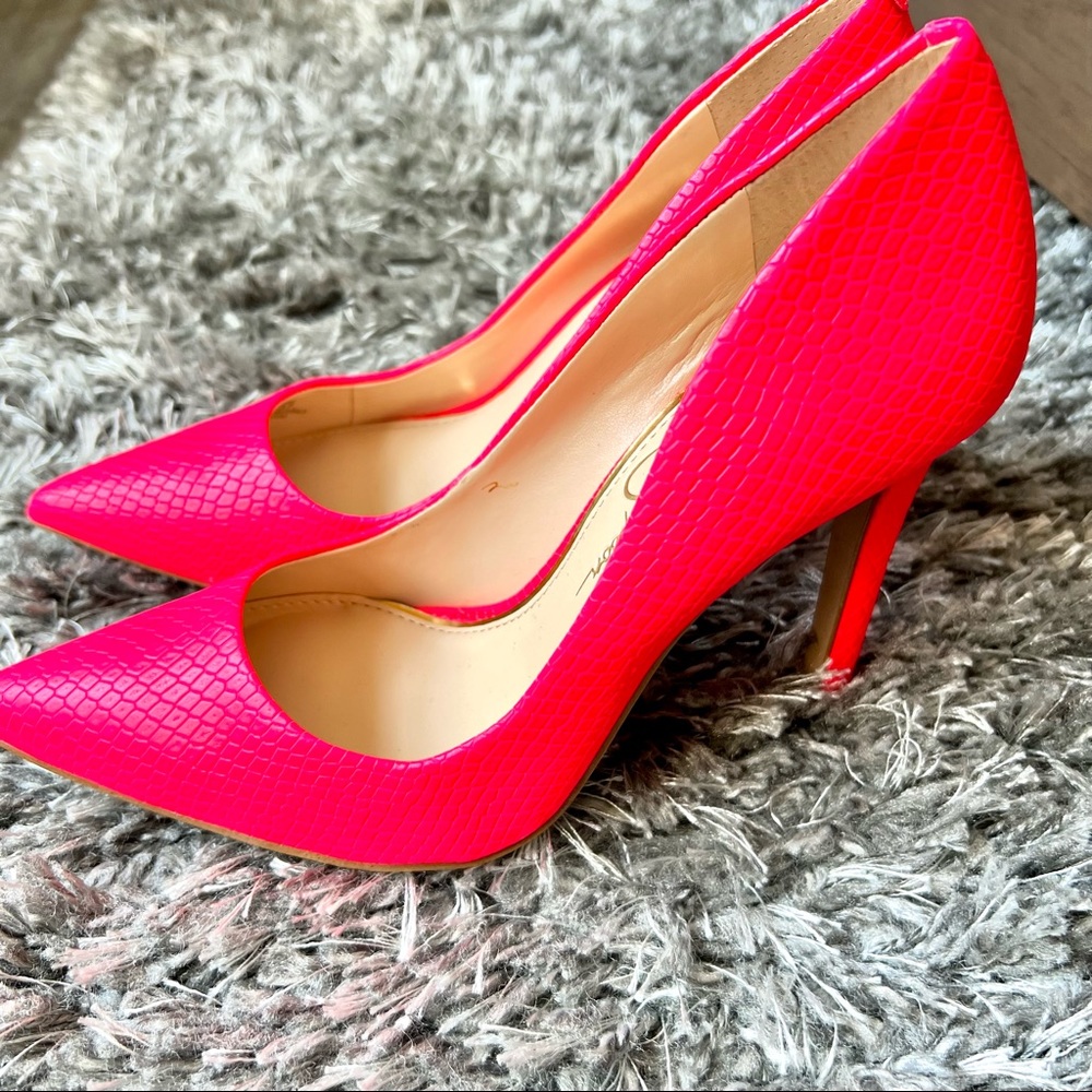 Laser pink pointed heels